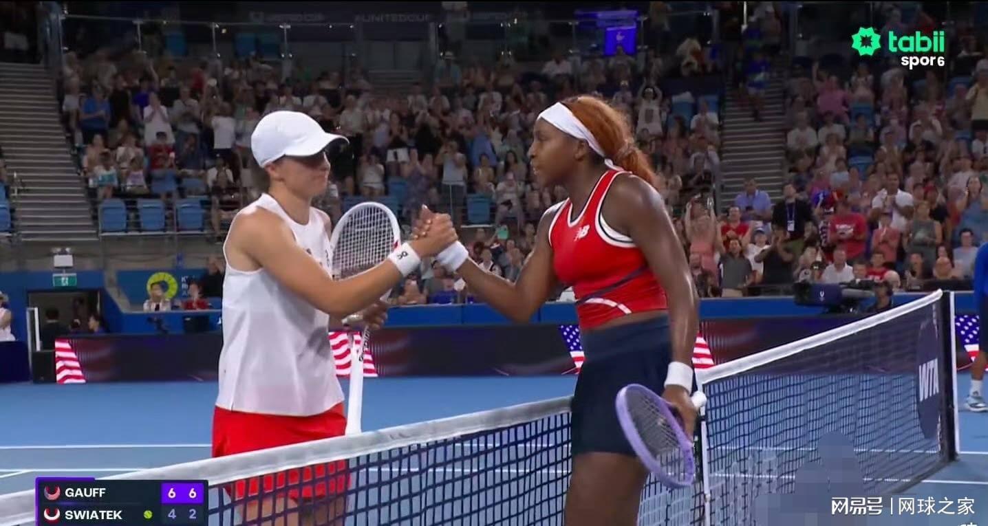 斯瓦泰克遭高芙横扫吞下四连败黑脸离场，教练费赛特再遭网友围攻